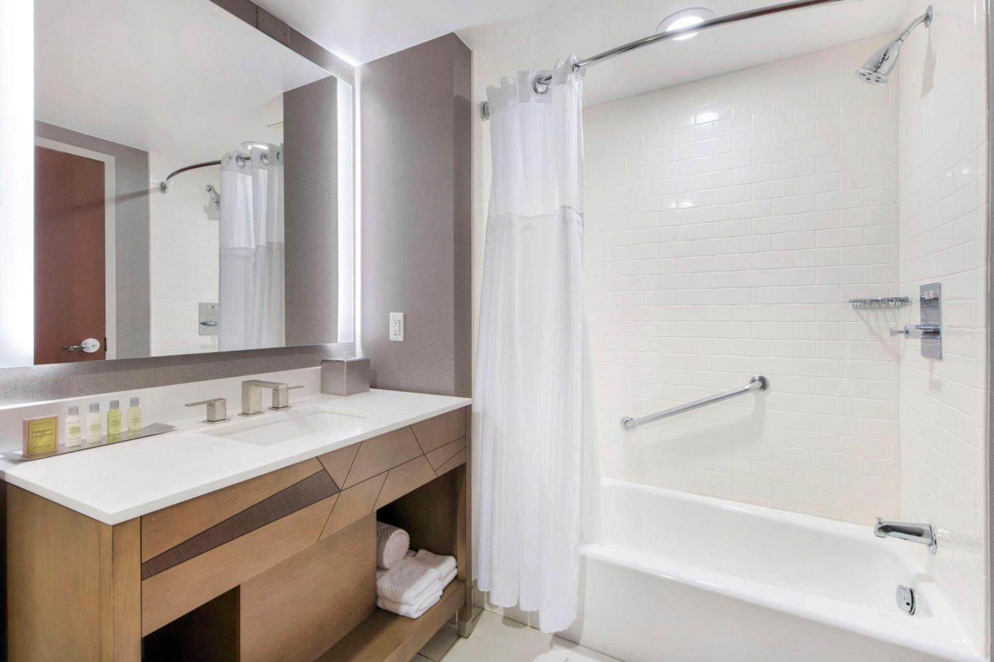 Doubletree By Hilton Raleigh-cary 4*