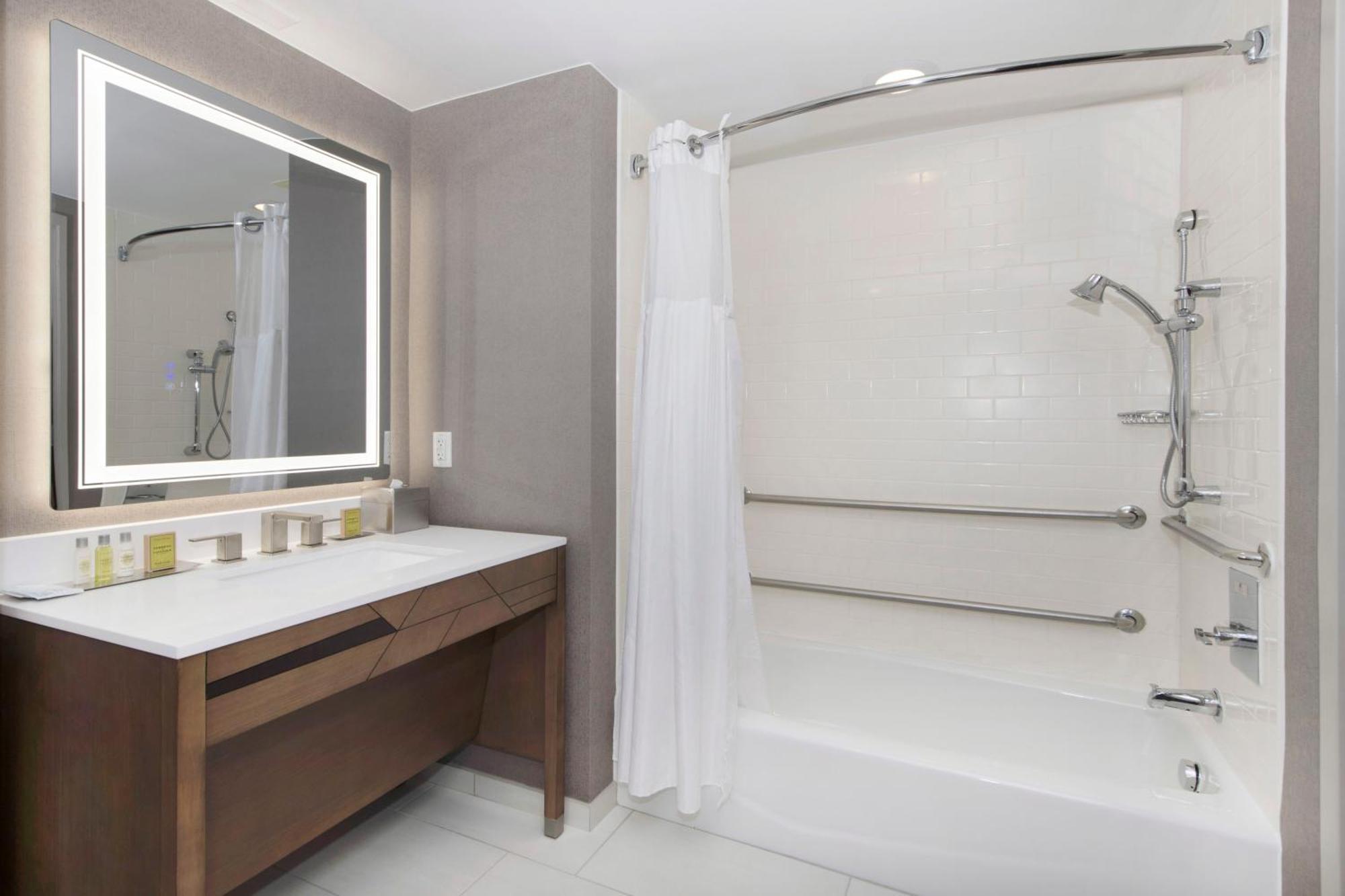 Hotel Doubletree By Hilton Raleigh-cary 4*